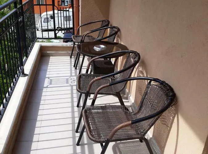 теа * סנדנסקי